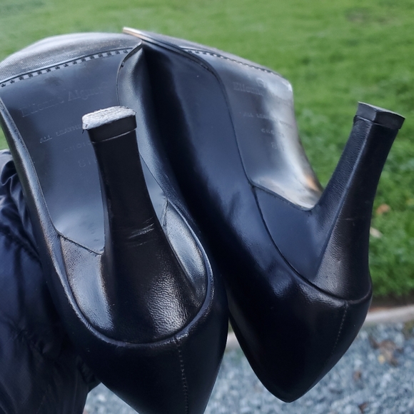 Vintage 1990s Etienne Aigner Pumps. Size 8 M. LNGUC. Made in Spain. Black. - Picture 4 of 11